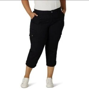 NWT Lee Ultra Lux Comfort Flex-To-Go Cargo Capri Pants Womens 20W Black NEW